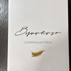 Byuvrsr White and Gold Packaging